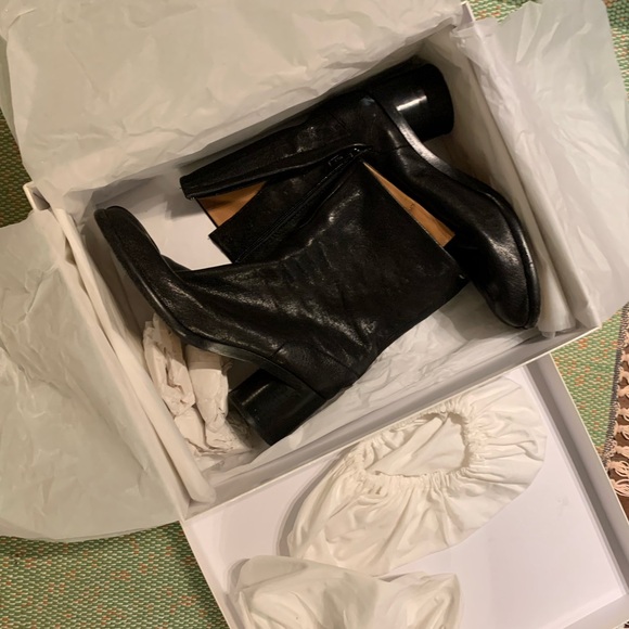 Maison Margiela - Tabi - Size 39.5 - Black Leather Ankle Boots - Picture 2 of 14